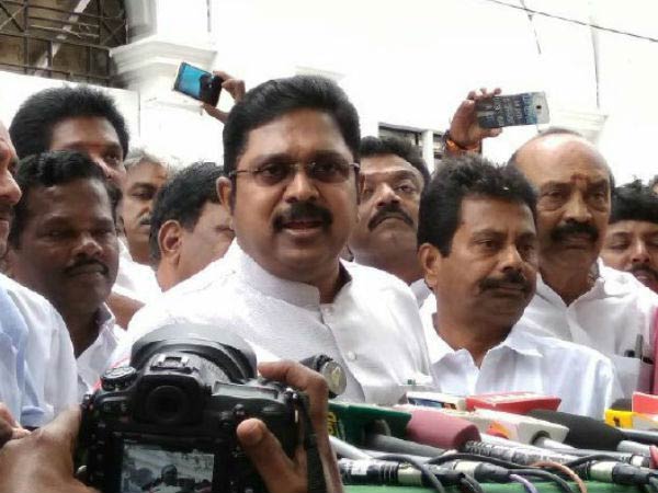 தினகரன் மீது புகார் பட்டியல் 