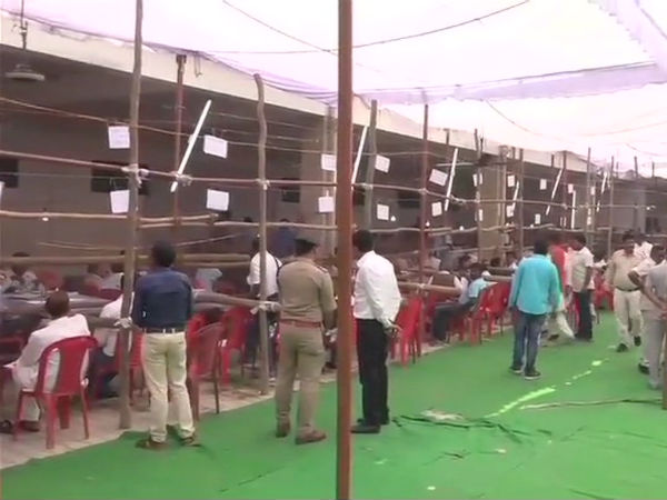 லக்னோ சட்டசபை, லோக்சபையில் அமளி 