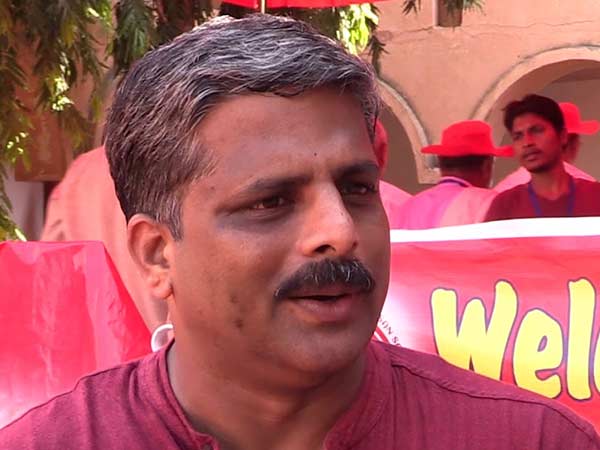 பேசினார் 