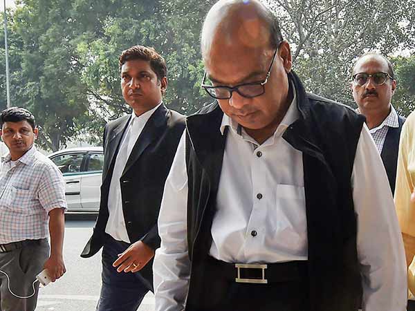 சிக்கினார் சிக்கினார்