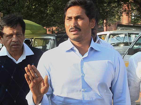 முதல் நம்பிக்கை இல்லா தீர்மானம் 