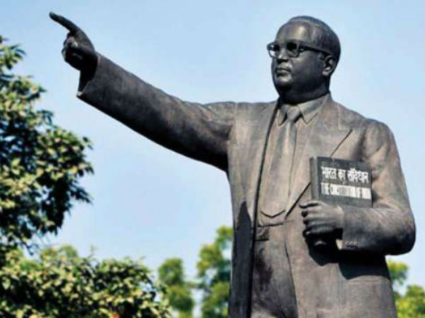 அம்பேத்கர் சிலை மாசடைந்துவிட்டது அம்பேத்கர் சிலை மாசடைந்துவிட்டது