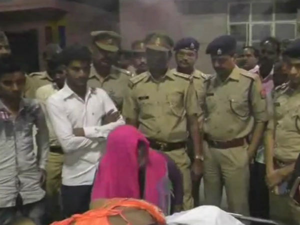 கொடுமைப்படுத்தினார் 