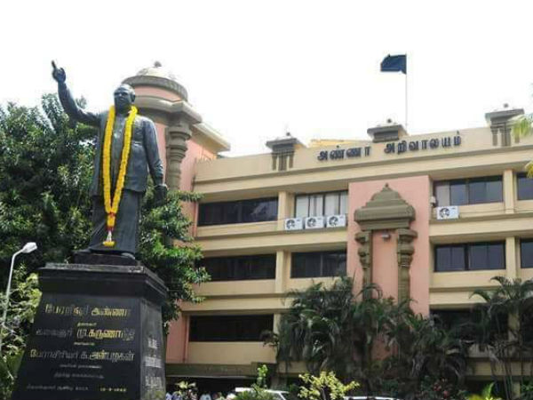 பறக்கும் கறுப்புக்கொடி 