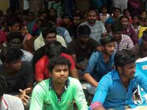 Tamilnadu Students arrested at Delhi for Cauvery protest Tamilnadu Students arrested at Delhi for Cauvery protest