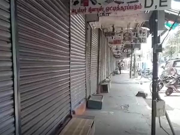 திருப்பி அனுப்புகின்றனர் 