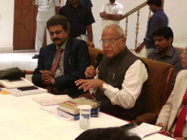 டுவிட்டரில் 