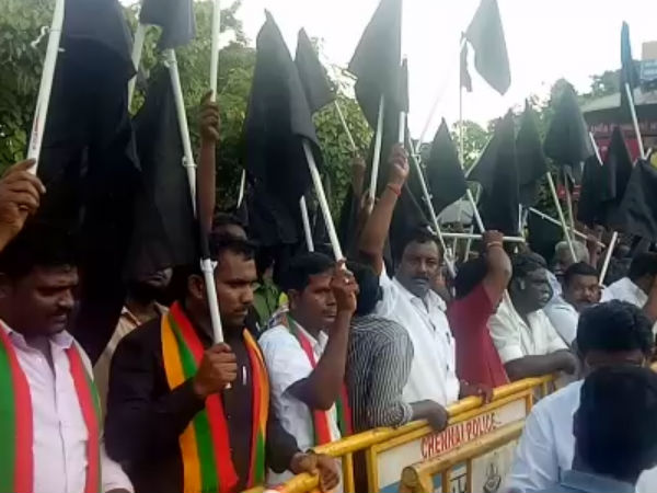 காவல்துறையினர் குவிப்பு 