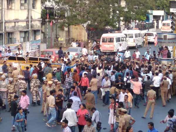 Police filed case against Bharathiraja and 500 others for their yesterday protest 