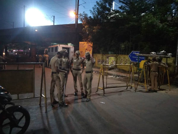 போலீஸ் பாதுகாப்பு 