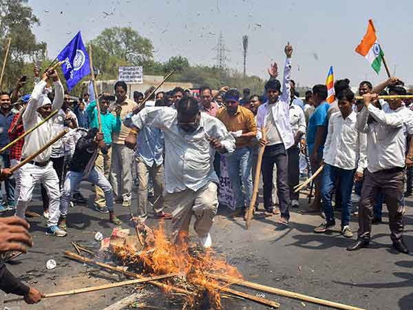 நண்பர்களை அழைத்து சென்றார்கள் 