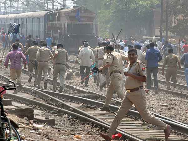 தப்பினார்கள் 