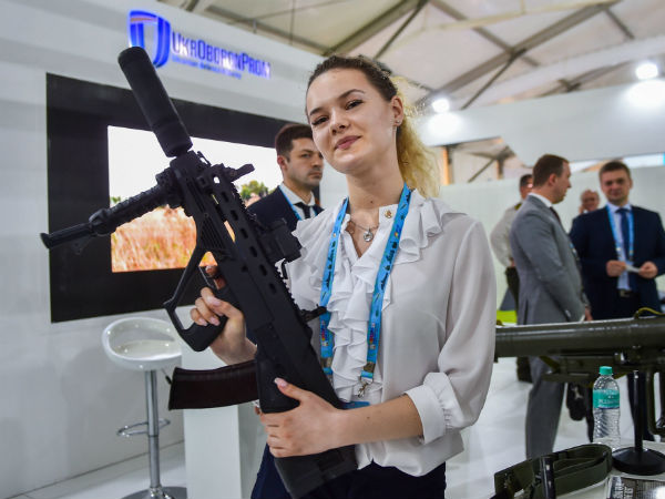 டாடா, மஹிந்திரா 