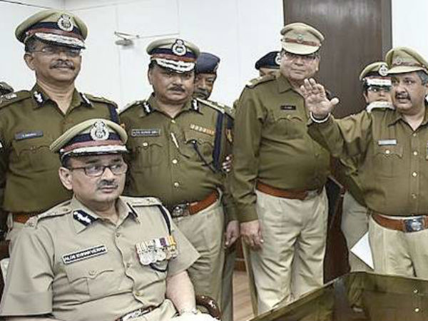 வீட்டில் கொண்டு சேர்த்தார்கள் 