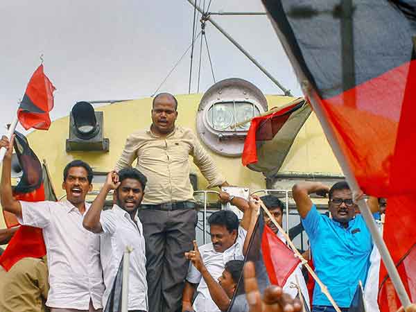 விமான நிலையம் முற்றுகை 