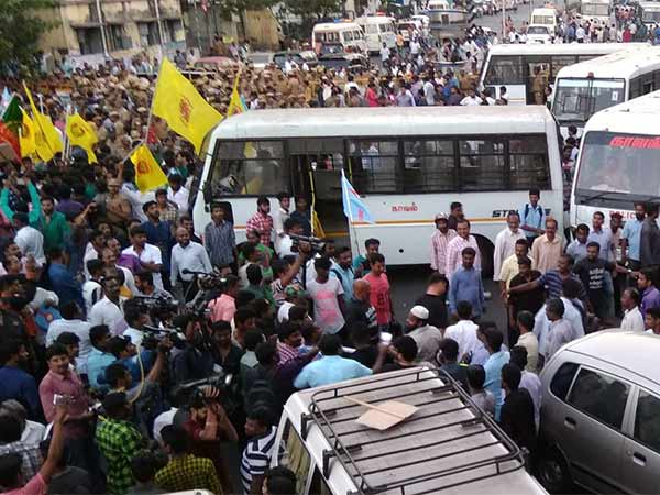 முடங்கிய அண்ணாசாலை 