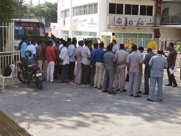 போலீஸ் கண்காணிப்பு வளையத்திற்குள் போலீஸ் கண்காணிப்பு வளையத்திற்குள்