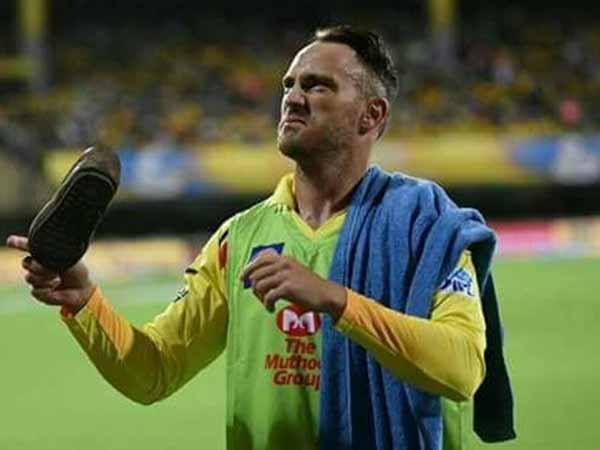 செருப்பு வீச்சு 