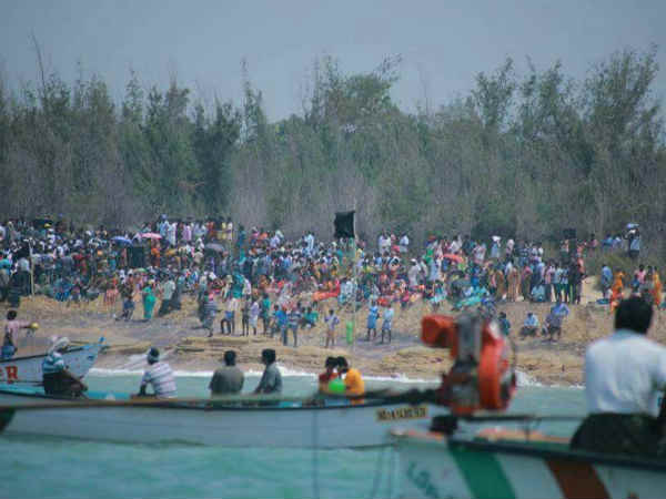 கருப்புக் கொடி கட்டி போராட்டம் 