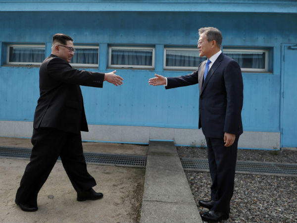 முதலில் மாற்றினார் 