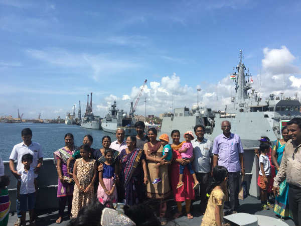 கடற்படையினர் வரவேற்பு கடற்படையினர் வரவேற்பு