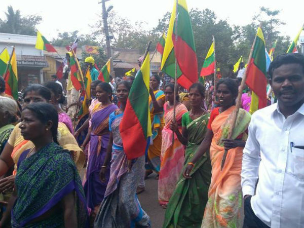 முழக்கங்கள் எழுப்பினர் முழக்கங்கள் எழுப்பினர்