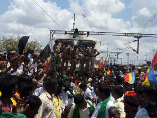 Electricity attack and Pmk volunteer death in Dindivanam Railway Station. 