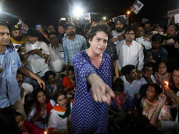 Rahul Gandhi Leads Candlelight Vigil In Delhi India gate demanding Justice for Kathua, Unnao rape Cases 