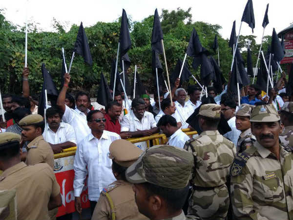 மோடிக்கு கறுப்பு கொடி 