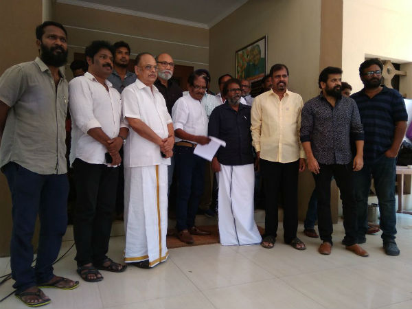 களத்தில் போராடுவோம் 
