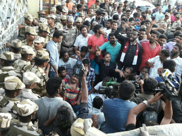 காட்டுமிராண்டித்தனமானது 