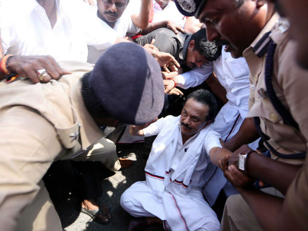Stalin and his ally leaders sit in agitation for Cauvery in Beach road 