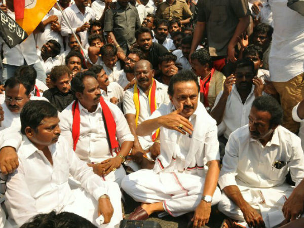 Stalin and his ally leaders sit in agitation for Cauvery in Beach road 
