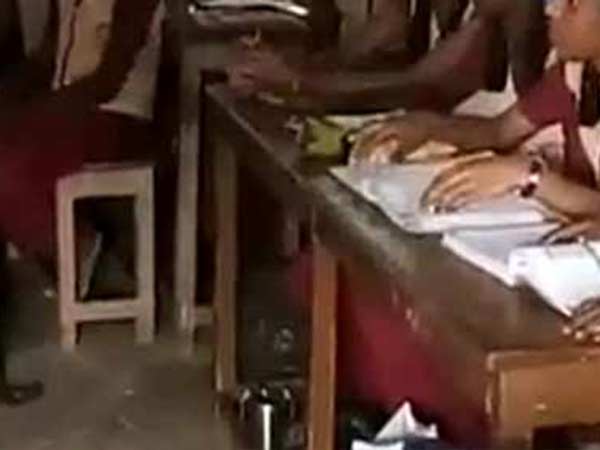 ஆச்சரியமாக இருக்கிறதே 