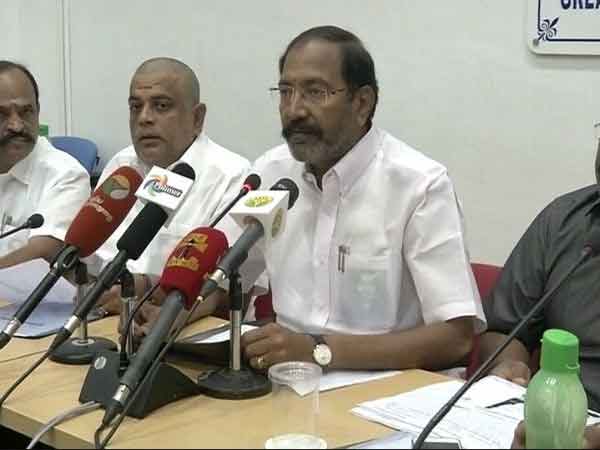 அவர் பொய் சொல்கிறார் அவர் பொய் சொல்கிறார்