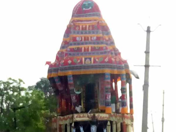 கிரிவல பாதையில் தேர் 