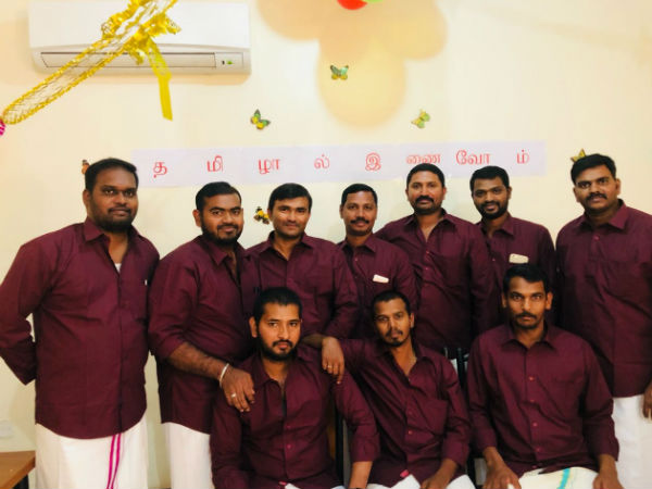 பாரம்பரிய உடையுடன் 