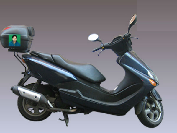 ஒரு லட்சம் இருசக்கர வாகனம் 