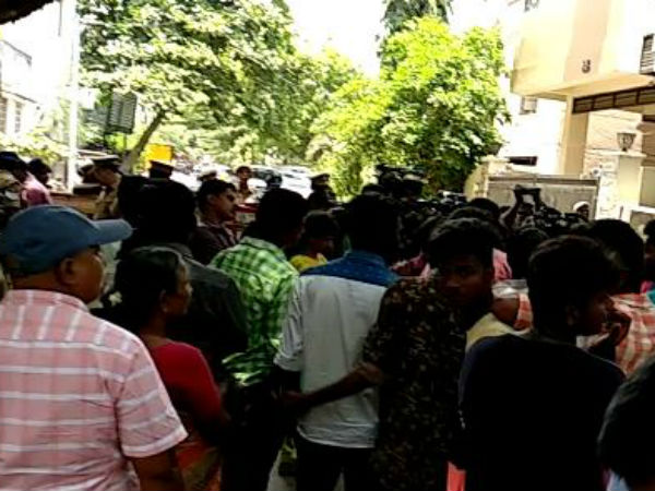 Police arrested Students indulged Protest on CBSE office 