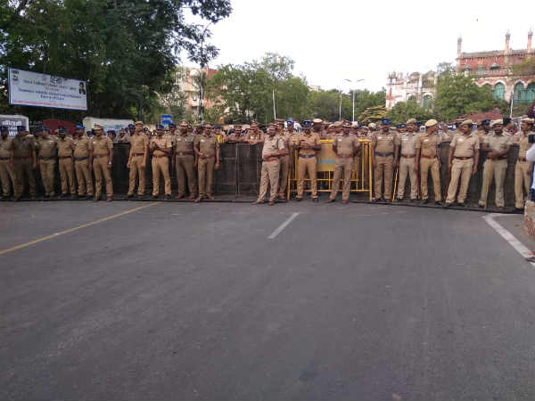 Huge protest lead by Tamil groups against TN Gov in Chennai 