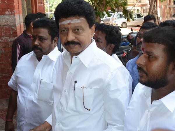  சசிகலா இனி என் சகோதரி அல்ல 