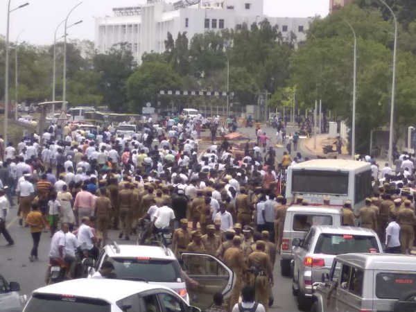  திமுக புறக்கணிப்பு