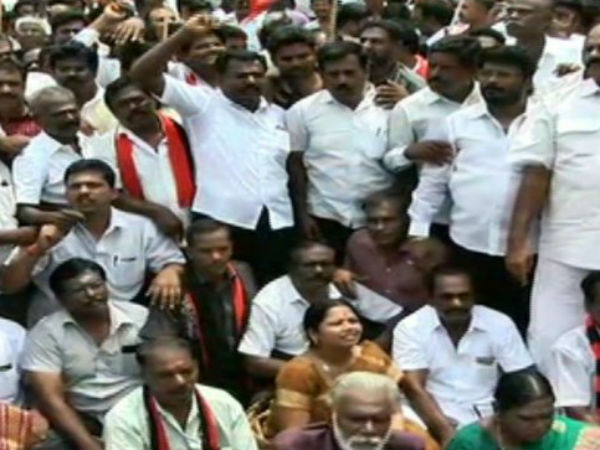 DMK siege of the blockade in Kovai S.P.Office DMK siege of the blockade in Kovai S.P.Office