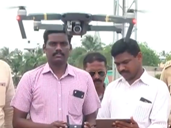 வானில் ட்ரோன்கள் 