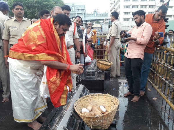 முதல்வருக்கு எதிராக முதல்வருக்கு எதிராக