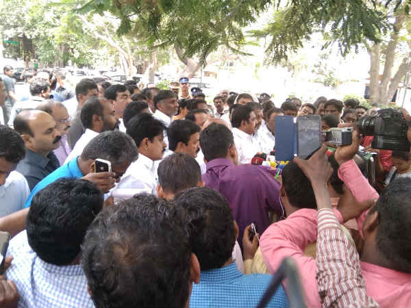 உணர்வுகளை மதிக்கும் 
