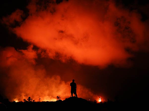 இரண்டு வாரமாக வெடித்துக் கொண்டுள்ளது 