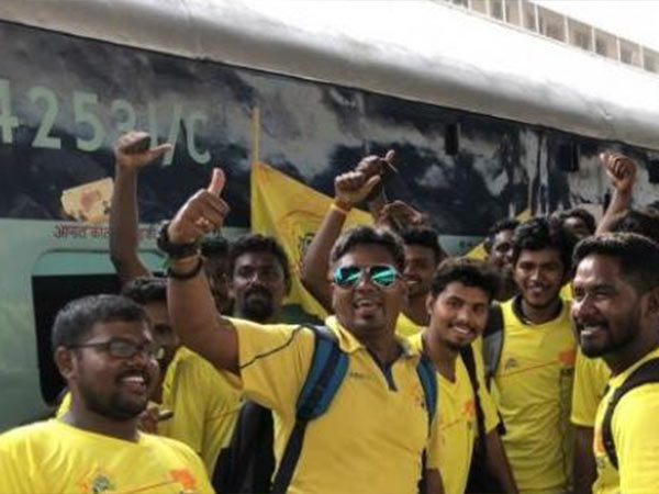 புணே சென்ற ரயில் 