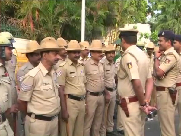 உச்சகட்ட பாதுகாப்பு உச்சகட்ட பாதுகாப்பு