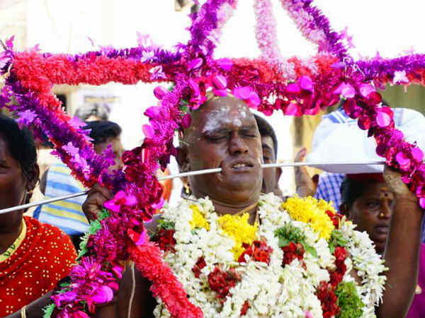 அலகு குத்திய பக்தர்கள்